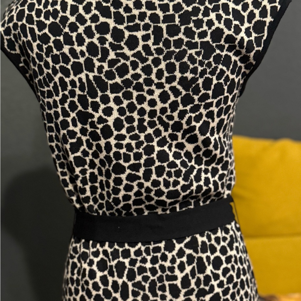 🐆 St. John Sport Leopard Print Sleeveless Dress – Black Accents – Size P - Picture 9 of 12